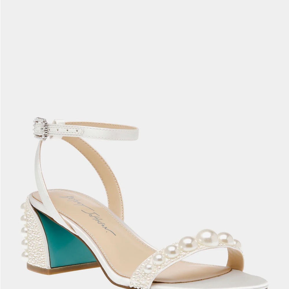 Betsey Johnson “TINA IVORY” Pearl Block Heel Sandals – Size 9M